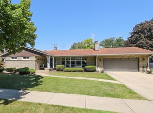 7710 W 65th St, Bedford Park, IL 60501