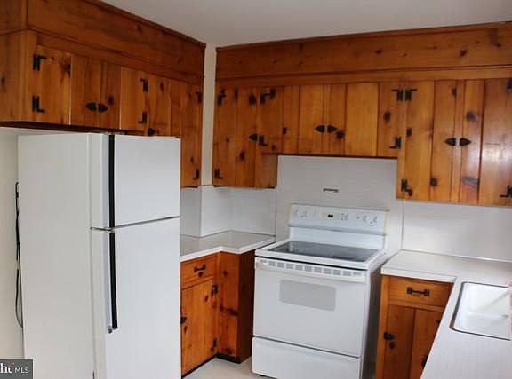 3rd image of 320 Brookline Ave