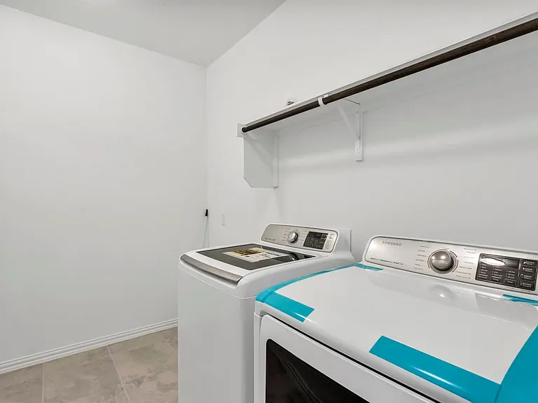 506 Sixpence Ln — Photo 26