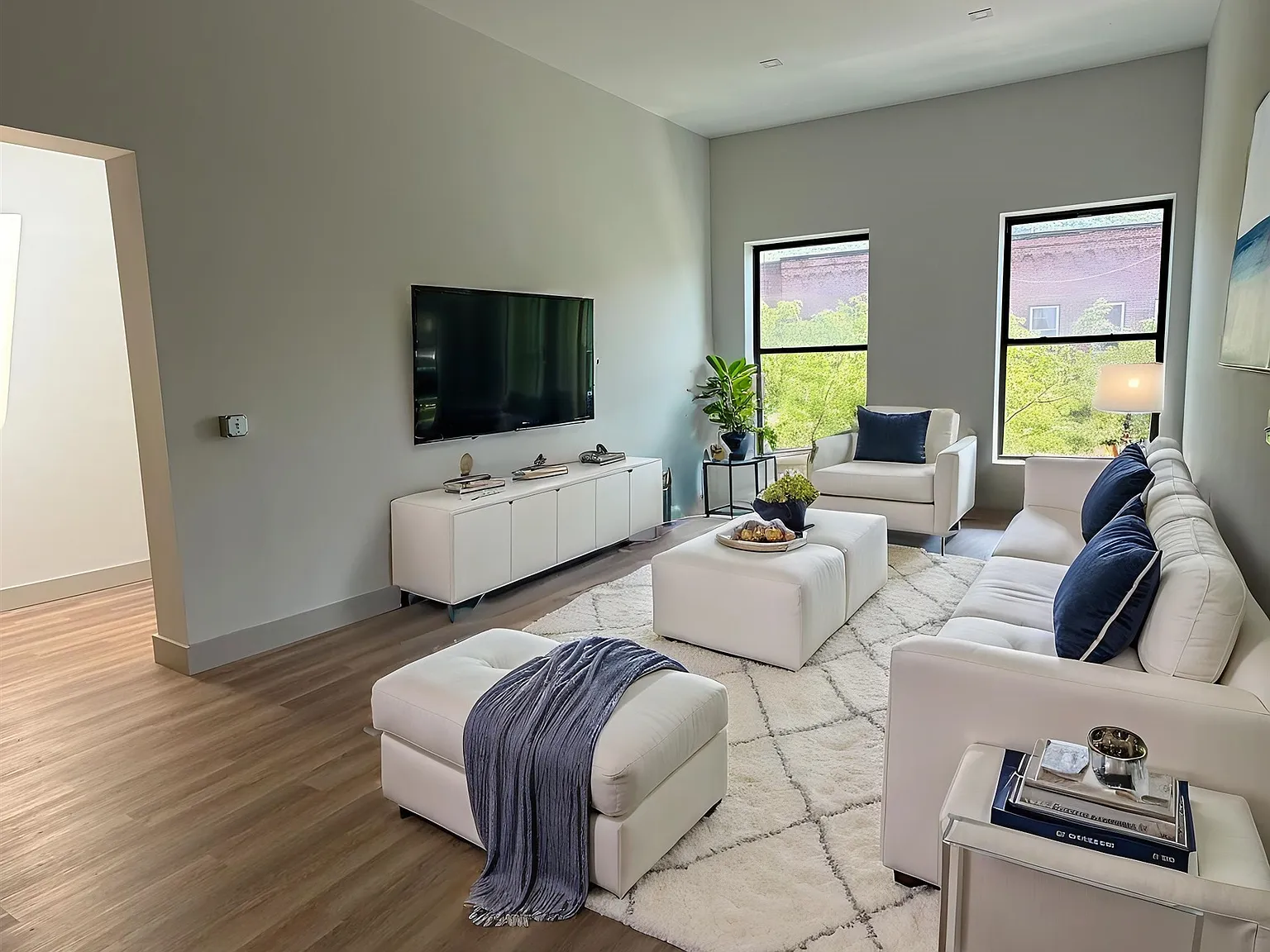 2 bed, 1.0 bath, 600 sqft, $2,400 — Photo 1