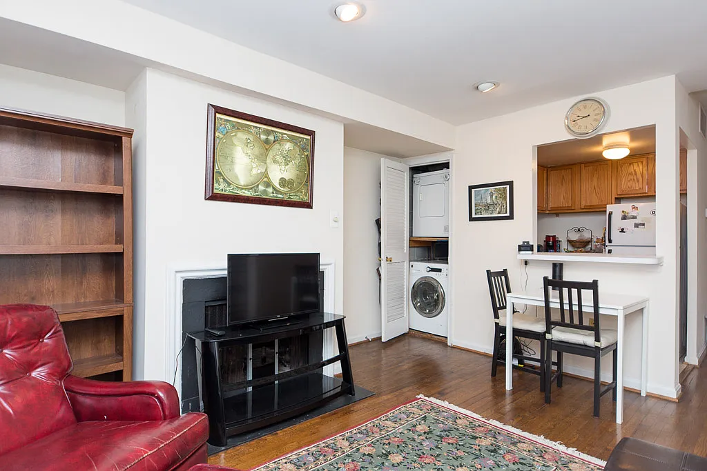 One Month Free Rent! — Photo 3