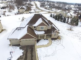 418 Pin Oak Dr, Poplar Grove, IL 61065