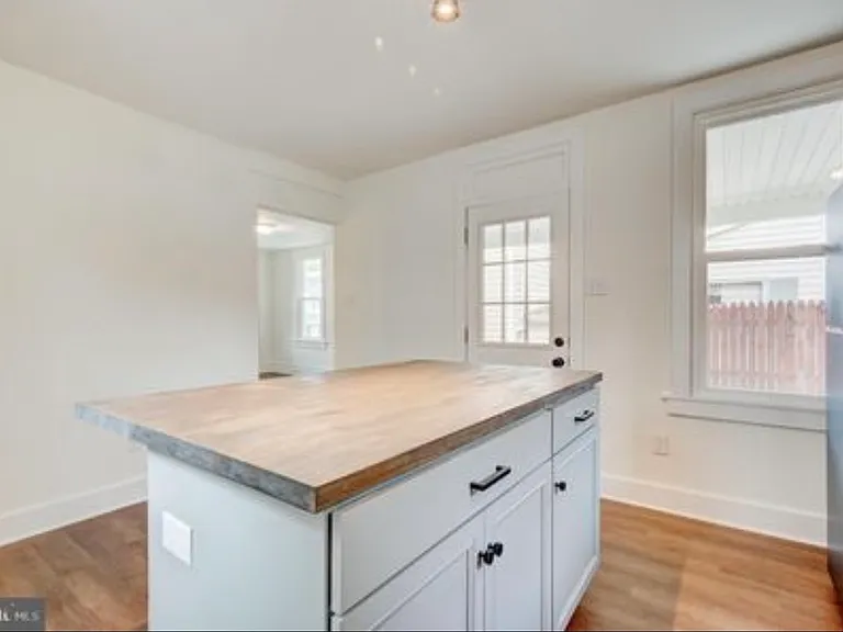246 Park St — Photo 9