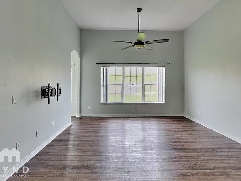 2125 Island Walk Dr — Photo 2