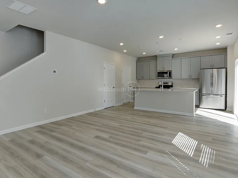 1152 Harland St — Photo 6