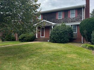 8 Livingston Ave, Babylon, NY 11702