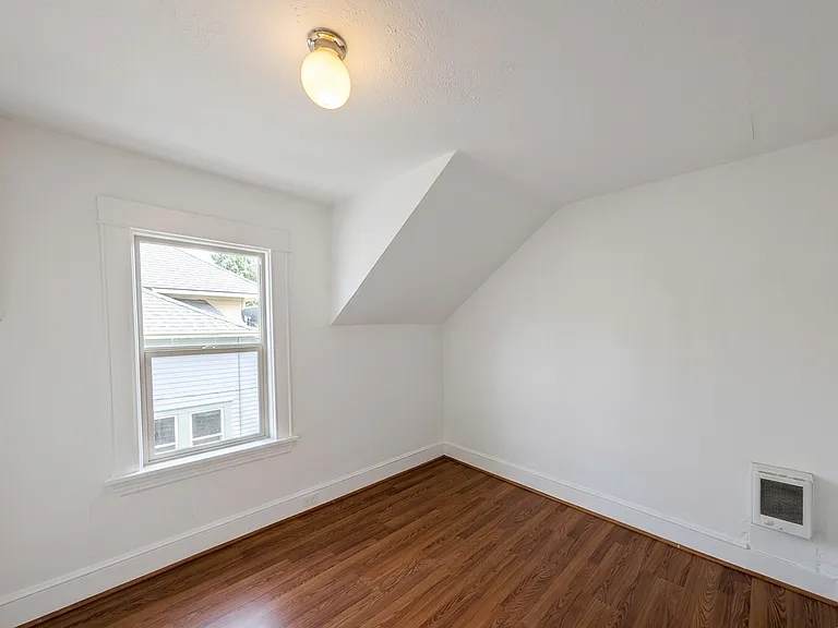 1023 NE Webster St — Photo 7