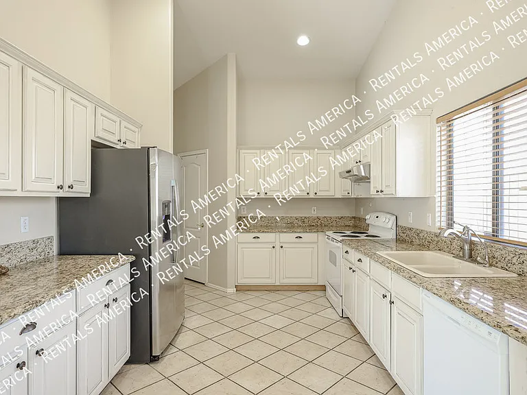 1623 E Wildhorse Pl — Photo 10