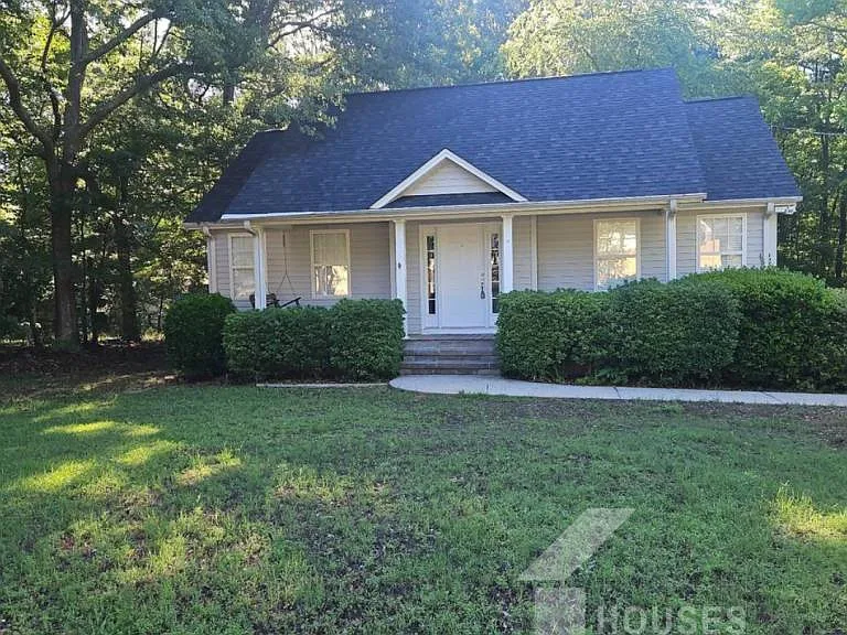 108 Forrest Dr — Photo 1