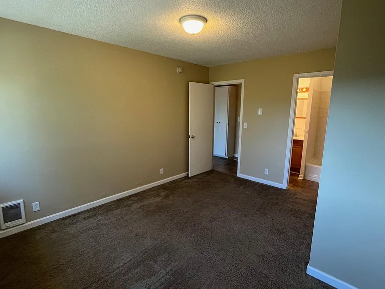 4805 Chestnut St #8 — Photo 6
