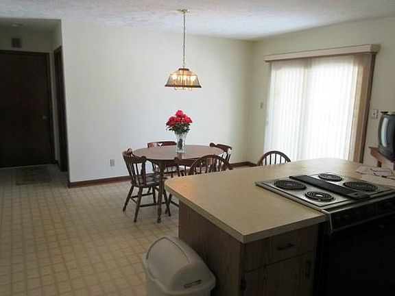 5th image of 502 Swan Dr