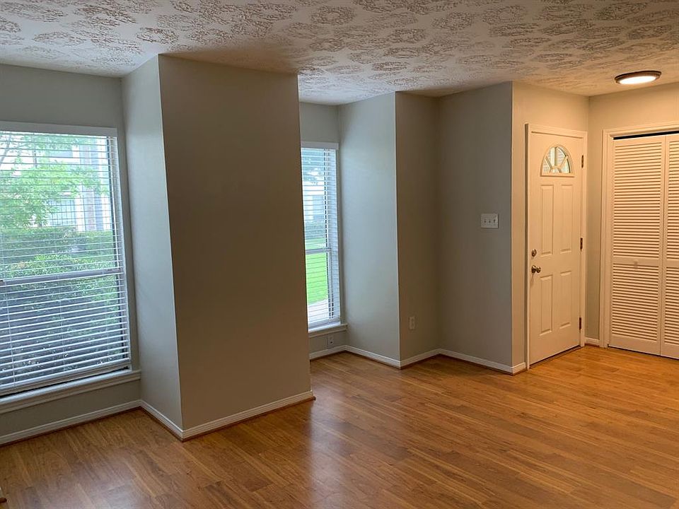 1st image of 9058 Wilcrest Dr