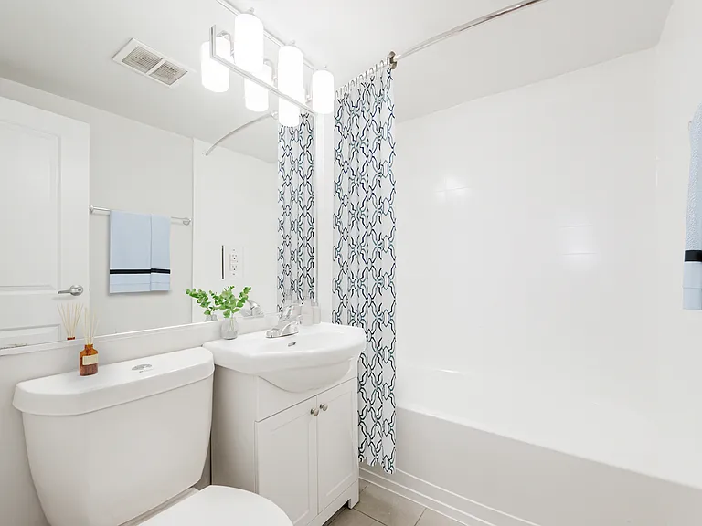 120 Raglan Ave — Photo 9