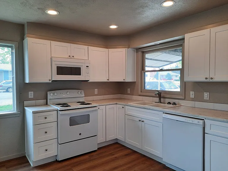 EN0064 James St Duplex- 2 Units — Photo 9