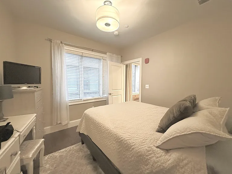 371 Main St #7 — Photo 5