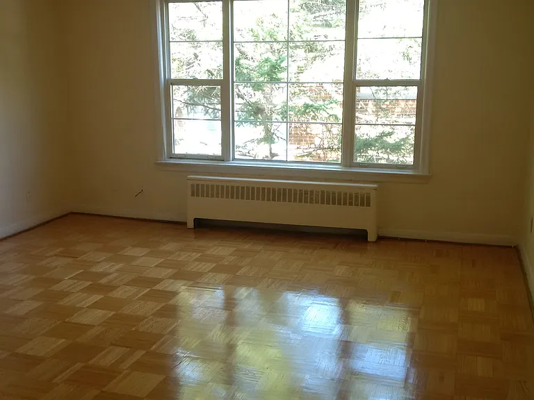 2675 Bloor St W — Photo 5