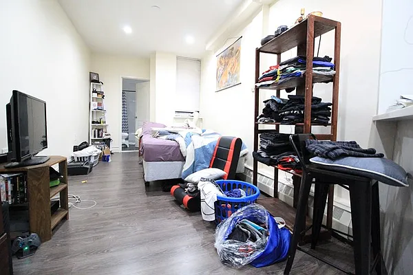 Rented by Tapiro Realty | media 1