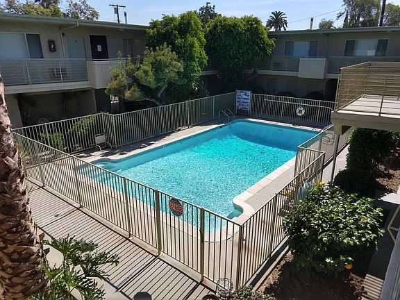 2nd image of 6270 Hazeltine Ave #15