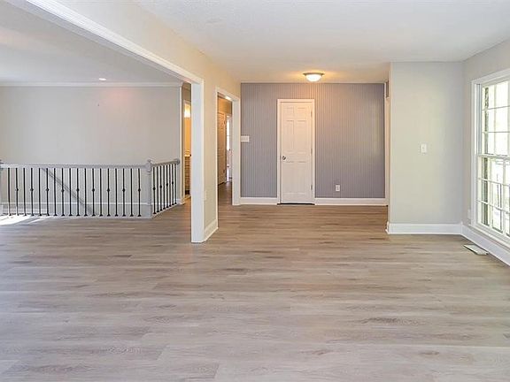 5th image of 10220 Melanie Dr SE