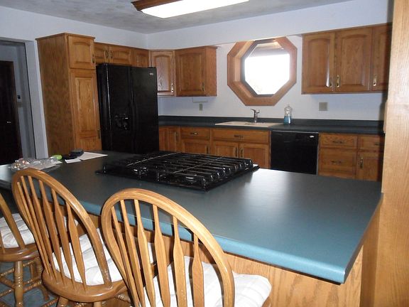 bkfst bar in kitchen