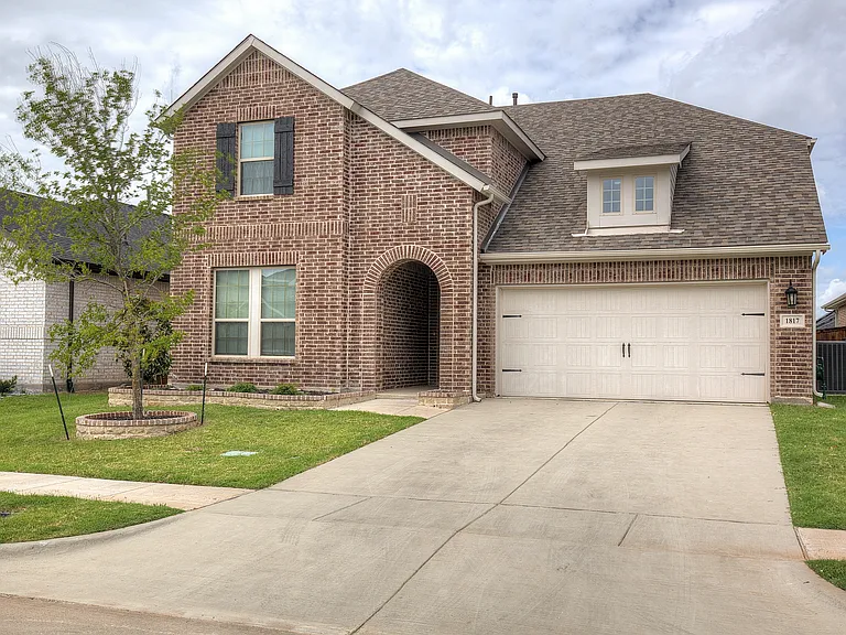 1817 Arbor Dr — Photo 1
