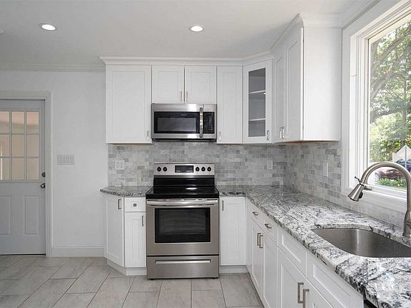 3rd image of 33 Dewey St