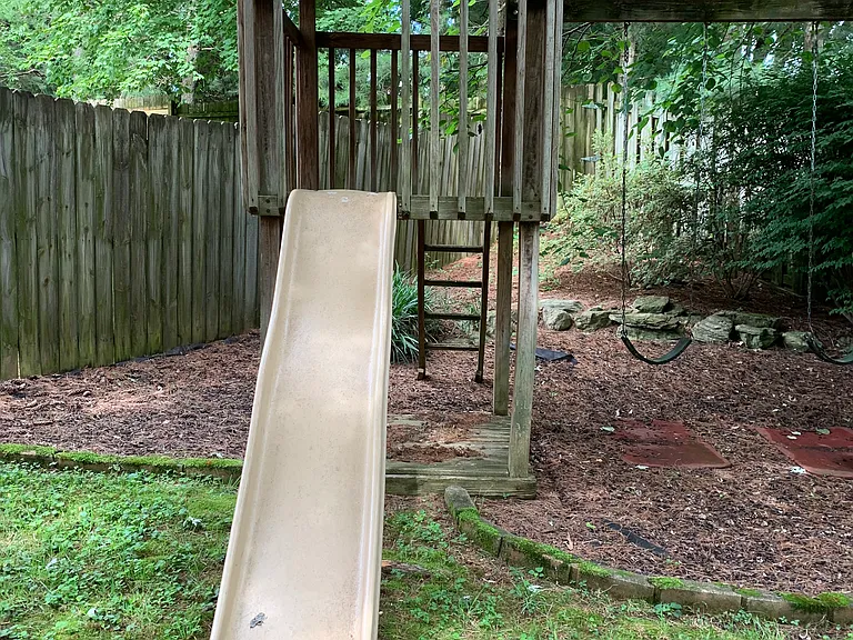 637 Sugartree Ln — Photo 39