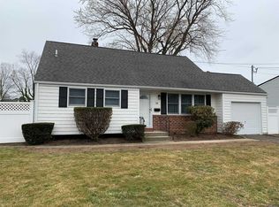 38 Birchbrook Dr, Smithtown, NY 11787