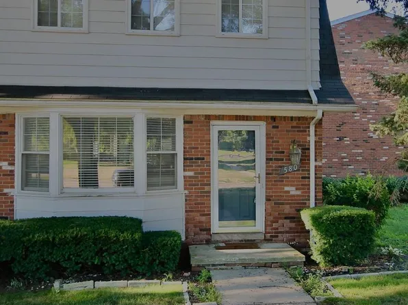 580 E Fox Hills Dr, Bloomfield Hills, MI 48304