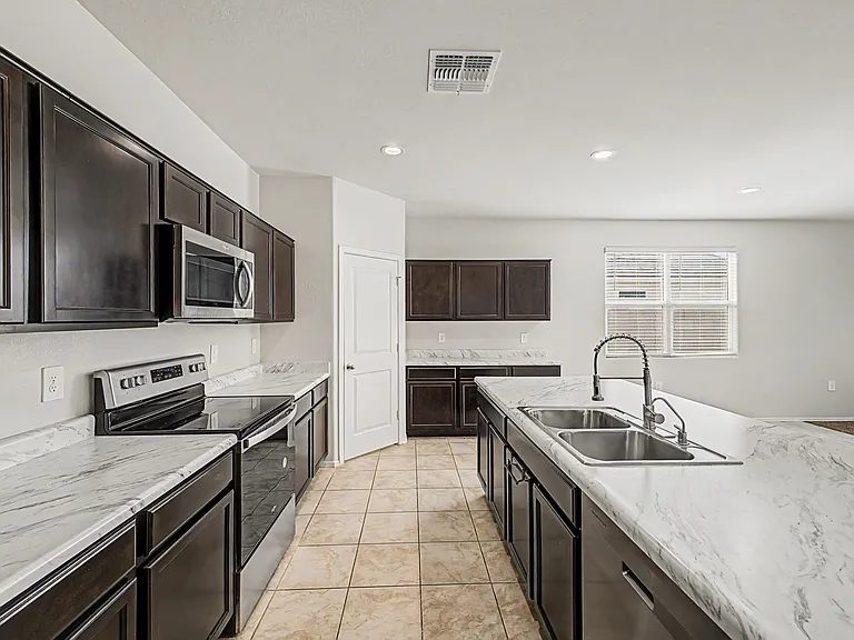 1302 W Raymond Ave — Photo 12