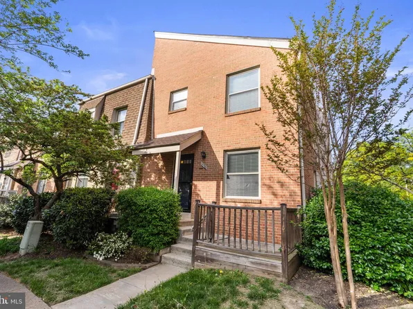1736 Dogwood Dr, Alexandria, VA 22302