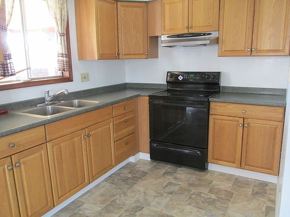 5th image of 610 Hall St
