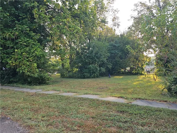 706 S Grand Ave, Eldon, MO 65026