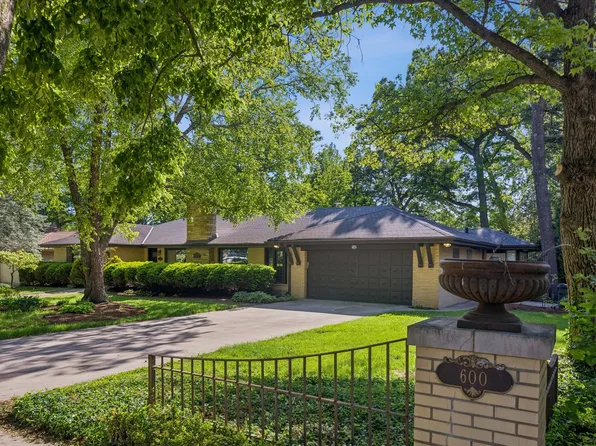 600 Midway Park, Glen Ellyn, IL 60137