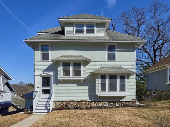 11 Hadwen Ln, Worcester, MA 01602