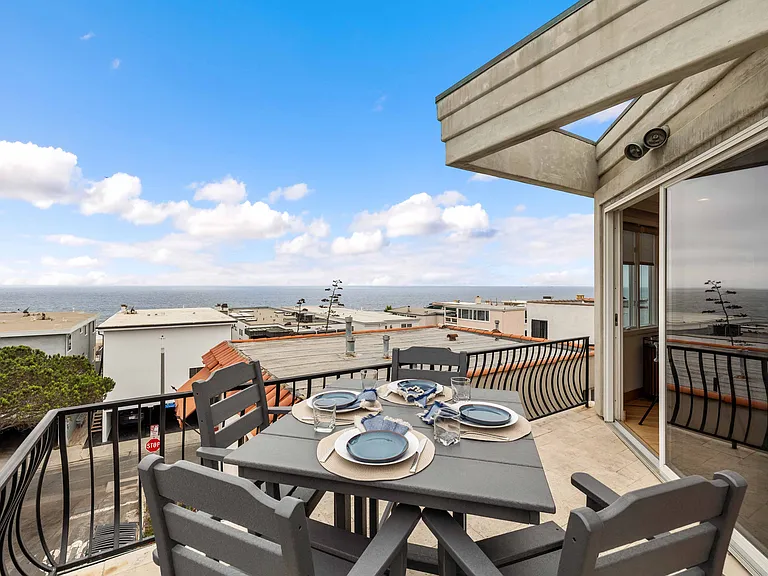 121 Marine Pl — Photo 16