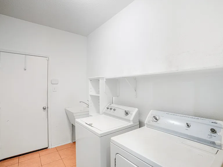8101 Kurgan Trl — Photo 28