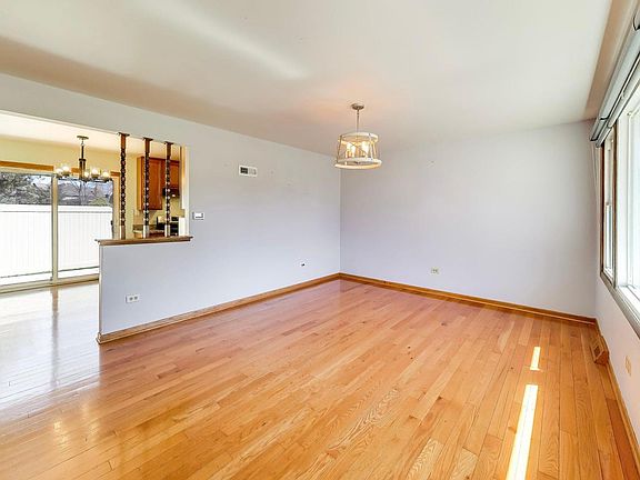 3rd image of 10864 Liberty Grove Dr