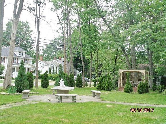 3rd image of 829 Washington Ave