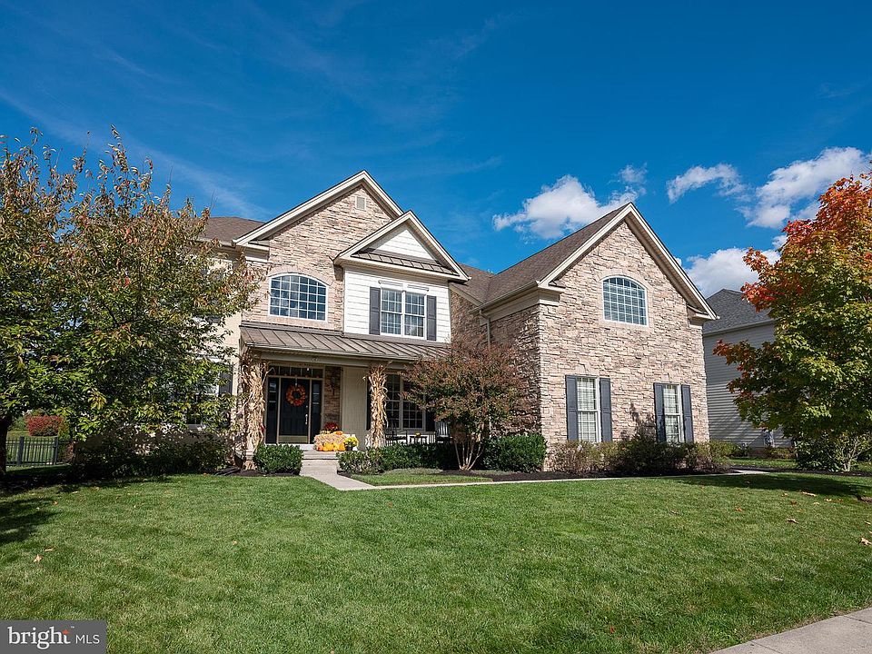 1st image of 19 Delaney Dr