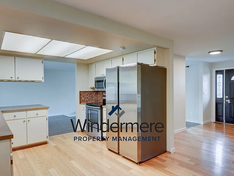 1285 Crescent Dr — Photo 4