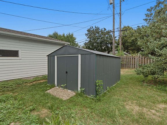 5th image of 808 N Prairie Ave
