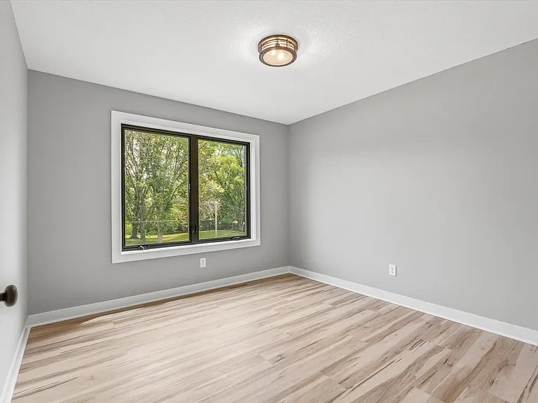 15939 Shadyview Ln N — Photo 25