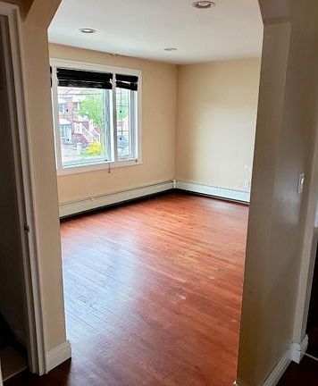 3rd image of 1535 Dwight Pl