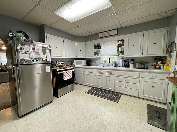 5th image of 511 W Railroad St