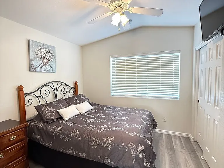2725 Huntington Dr — Photo 12