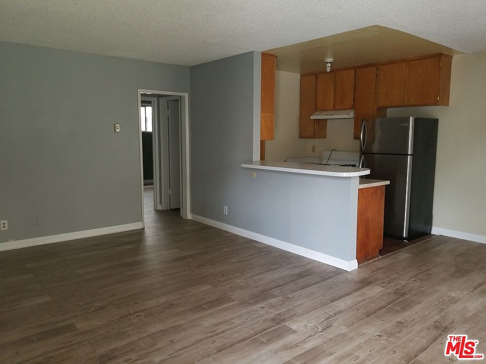 1st image of 837 S Ardmore Ave APT 2