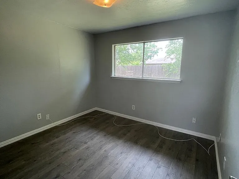 913 E Timberview Ln — Photo 6