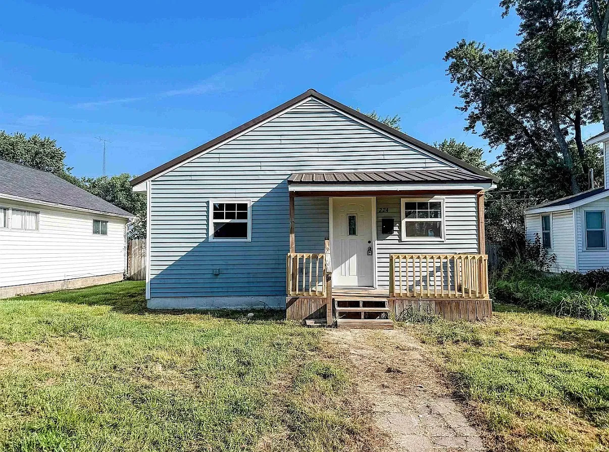 3 bed, 1120 sqft, $1,300 — Photo 1