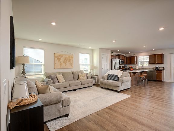 4th image of 459 Streamview Dr